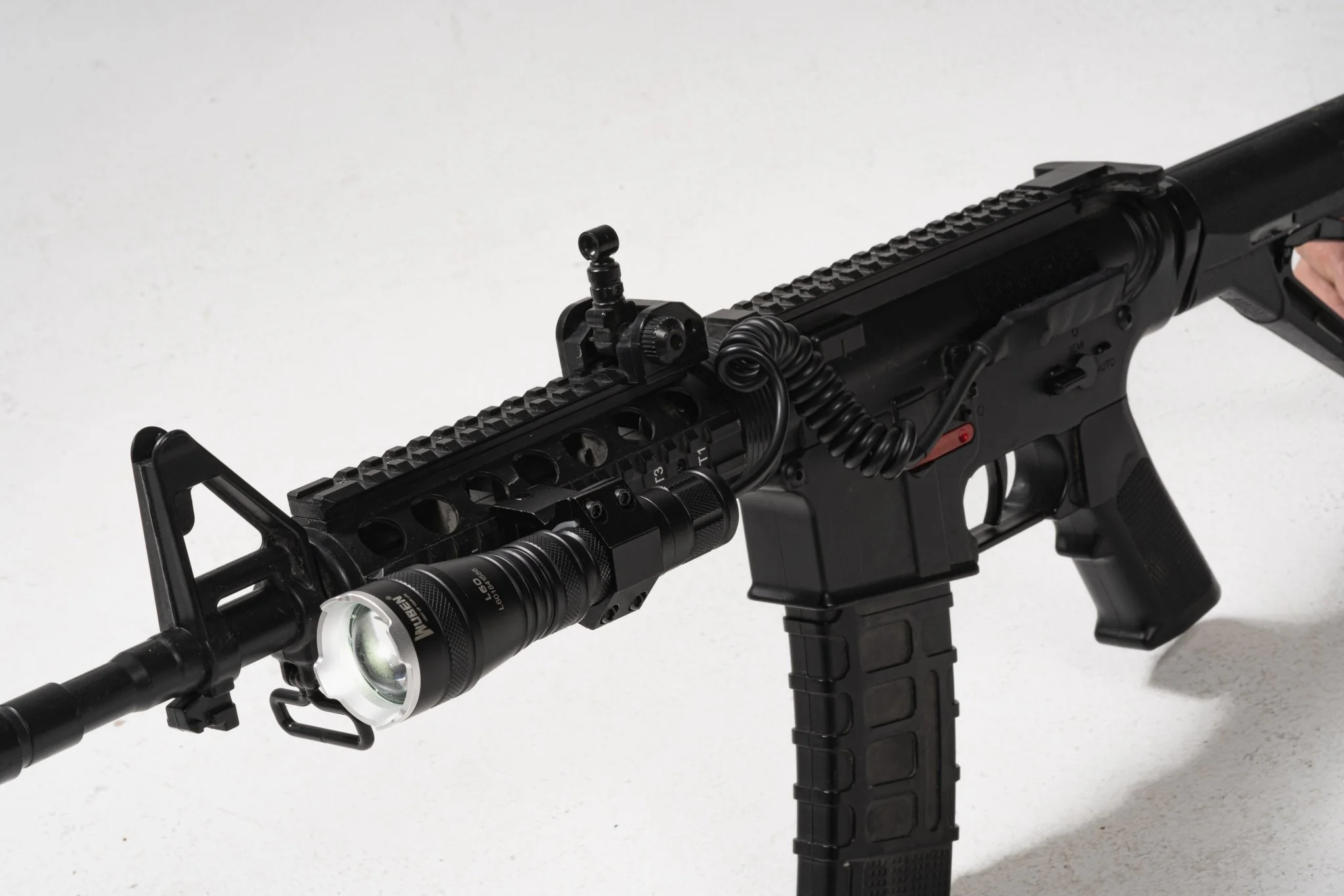 WUBEN L60 Zoomable LED Self Defense Hunting Flashlight - 1200 Lumens - Image 17